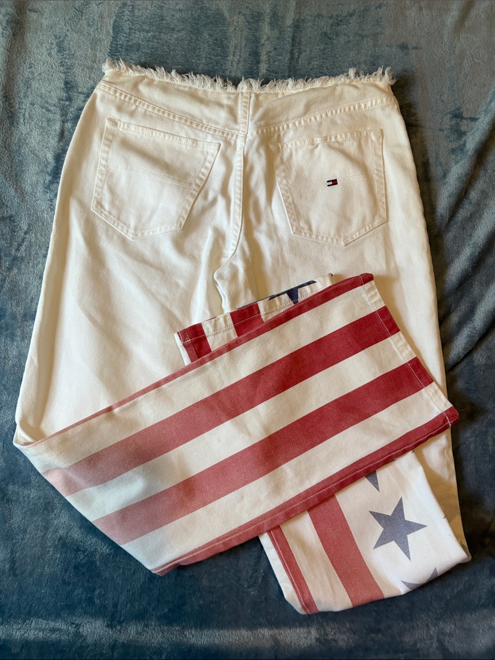 Tommy Hilfiger White Straight-Leg Jeans with Red Stripes and Blue Stars - Picture 10 of 10